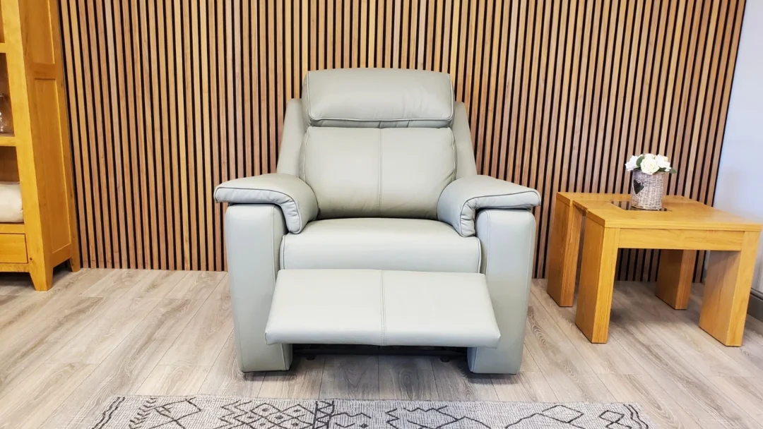 G PLAN 'ELLIS' LEATHER ARMCHAIR WITH TRIPLE POWER RECLINERS IN CAMBRIDGE OLIVE - Image 13