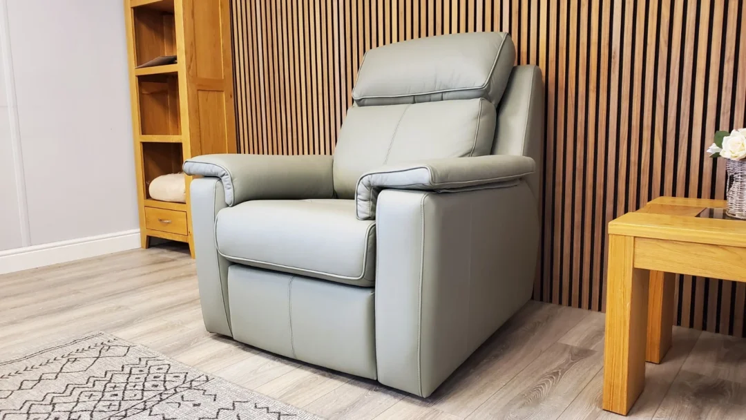 G PLAN 'ELLIS' LEATHER ARMCHAIR WITH TRIPLE POWER RECLINERS IN CAMBRIDGE OLIVE - Image 4