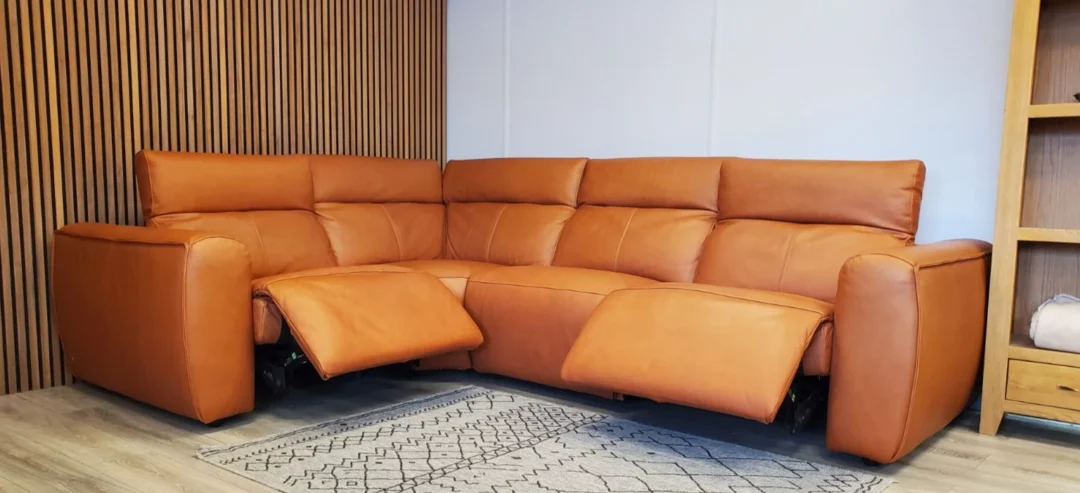 DIVANO ITALIA 'SORRENTO' CORNER SOFA WITH POWER RECLINERS & POWER HEADRESTS - Image 12