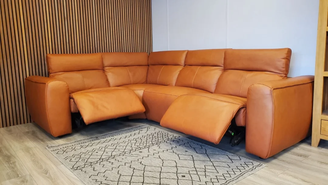 DIVANO ITALIA 'SORRENTO' CORNER SOFA WITH POWER RECLINERS & POWER HEADRESTS - Image 13