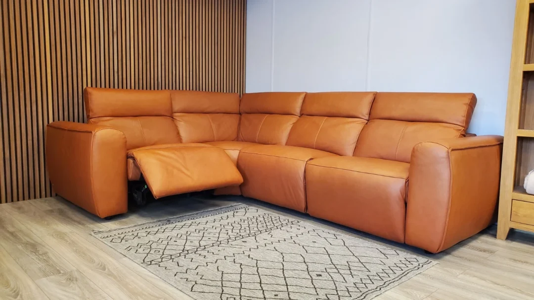 DIVANO ITALIA 'SORRENTO' CORNER SOFA WITH POWER RECLINERS & POWER HEADRESTS - Image 20