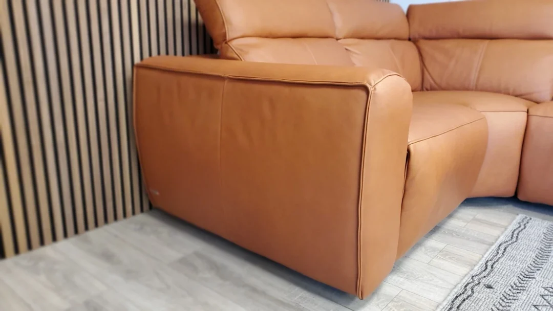 DIVANO ITALIA 'SORRENTO' CORNER SOFA WITH POWER RECLINERS & POWER HEADRESTS - Image 3
