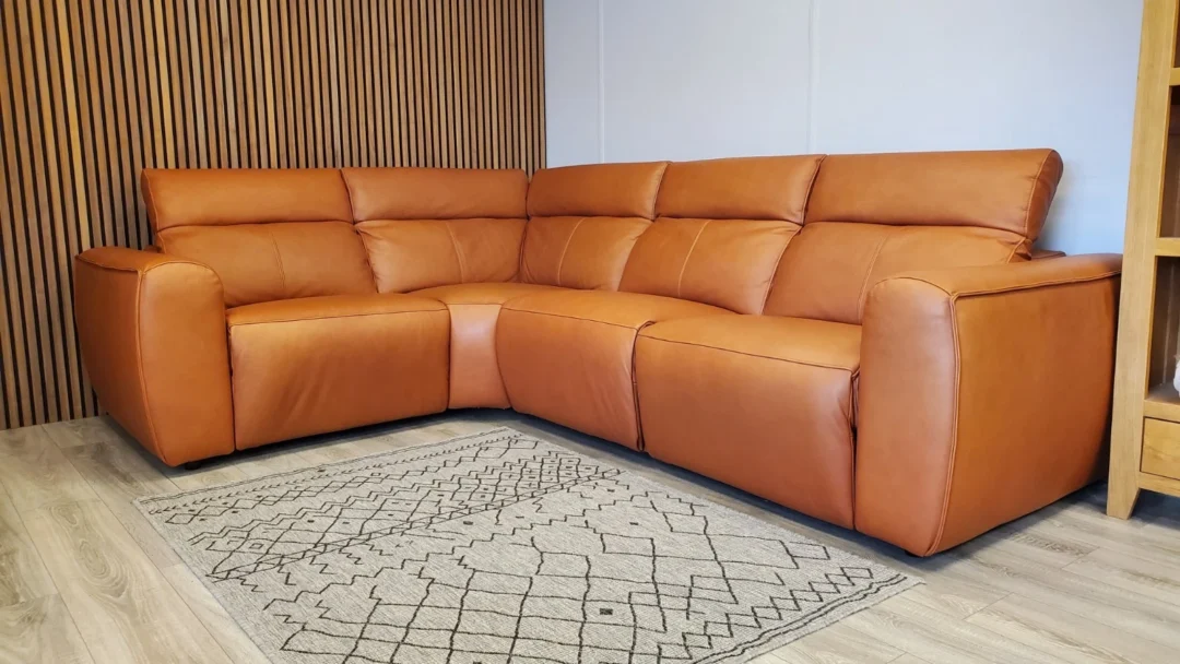 DIVANO ITALIA 'SORRENTO' CORNER SOFA WITH POWER RECLINERS & POWER HEADRESTS - Image 7