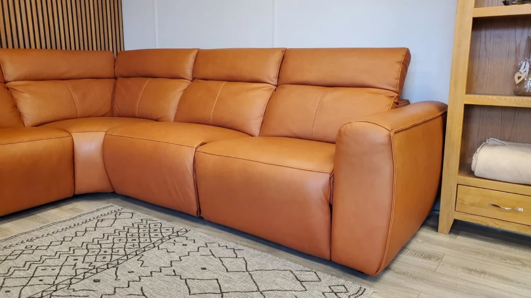 DIVANO ITALIA 'SORRENTO' CORNER SOFA WITH POWER RECLINERS & POWER HEADRESTS - Image 10