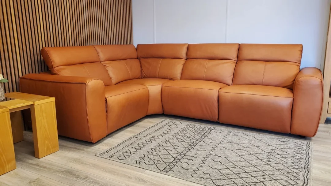 DIVANO ITALIA 'SORRENTO' CORNER SOFA WITH POWER RECLINERS & POWER HEADRESTS - Image 14
