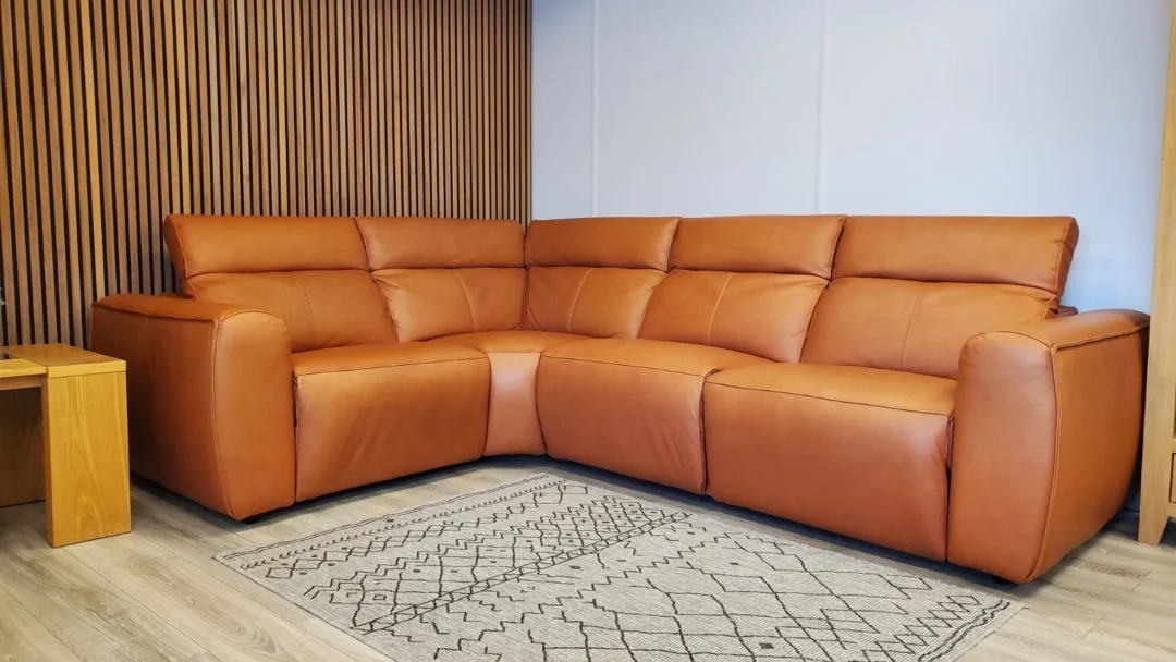 DIVANO ITALIA 'SORRENTO' CORNER SOFA WITH POWER RECLINERS & POWER HEADRESTS - Image 15