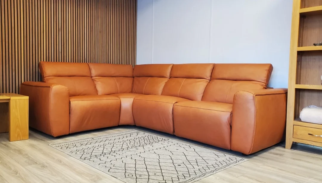 DIVANO ITALIA 'SORRENTO' CORNER SOFA WITH POWER RECLINERS & POWER HEADRESTS - Image 19
