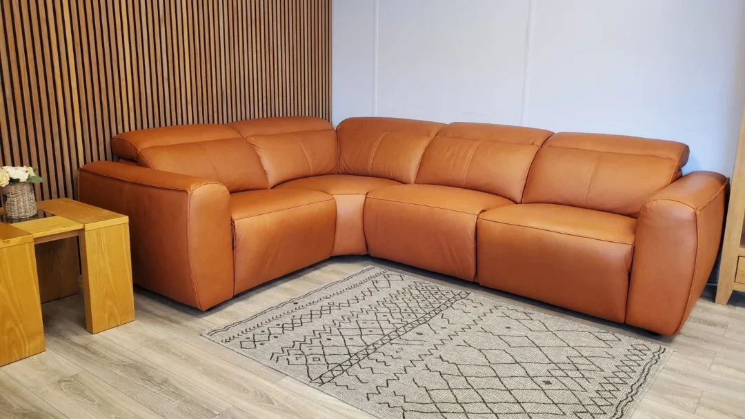 DIVANO ITALIA 'SORRENTO' CORNER SOFA WITH POWER RECLINERS & POWER HEADRESTS - Image 23
