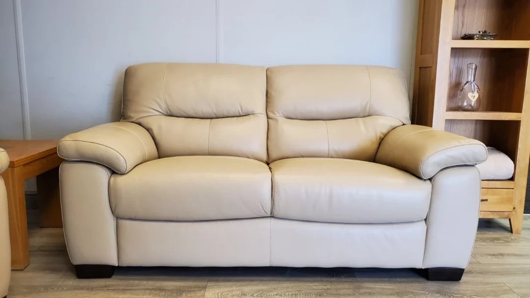 FURNITURE VILLAGE 'HETTY' 3 SEATER & 2 SEATER LEATHER SOFA SET - Image 3