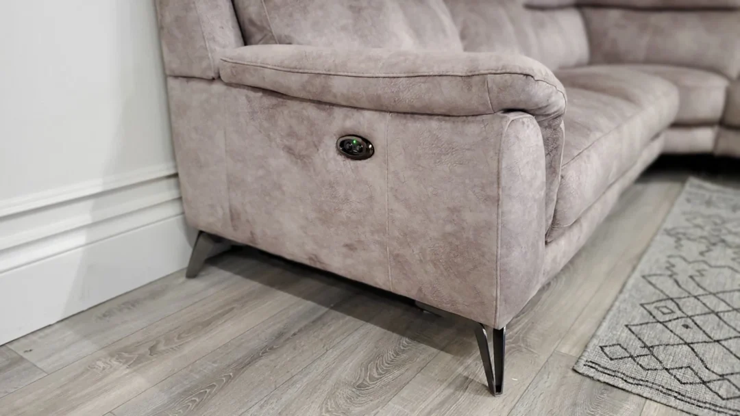 FURNITURE VILLAGE 'CONTEMPO' CHAISE CORNER SOFA WITH POWER RECLINERS - Image 4