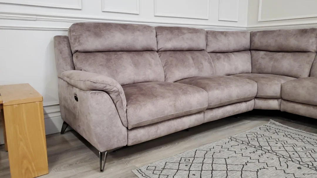 FURNITURE VILLAGE 'CONTEMPO' CHAISE CORNER SOFA WITH POWER RECLINERS - Image 8