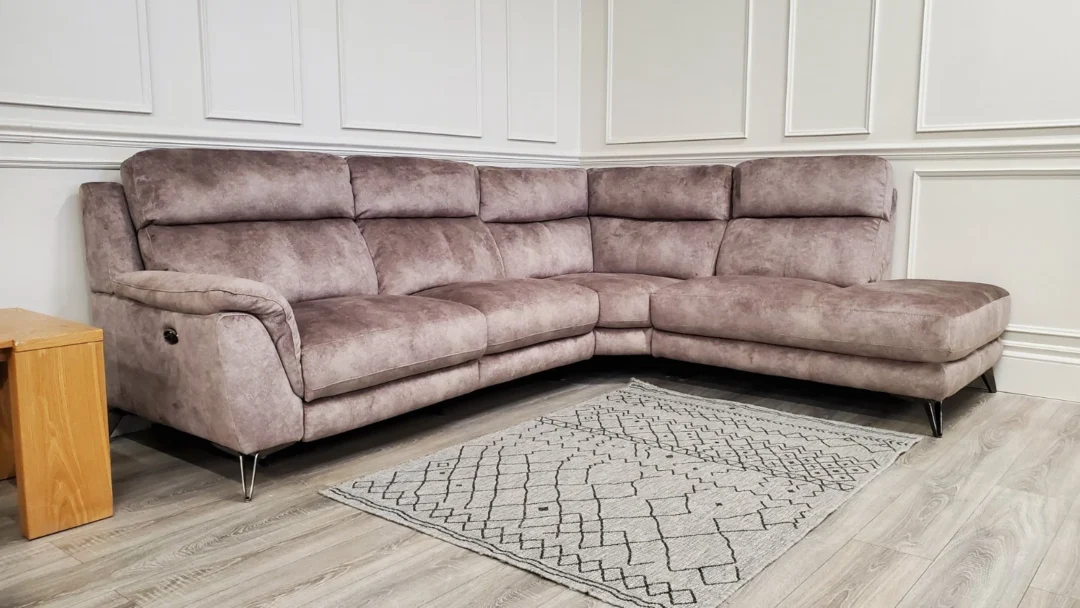 FURNITURE VILLAGE 'CONTEMPO' CHAISE CORNER SOFA WITH POWER RECLINERS - Image 14