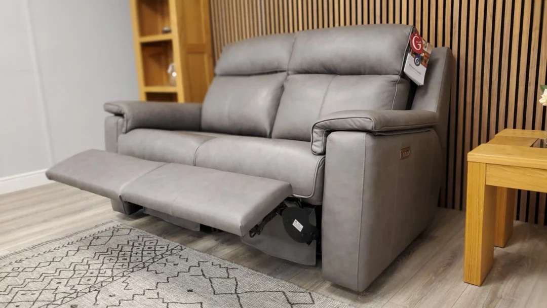 G PLAN 'ELLIS' 2 SEATER LEATHER SOFA WITH TRIPLE POWER RECLINERS - Image 3