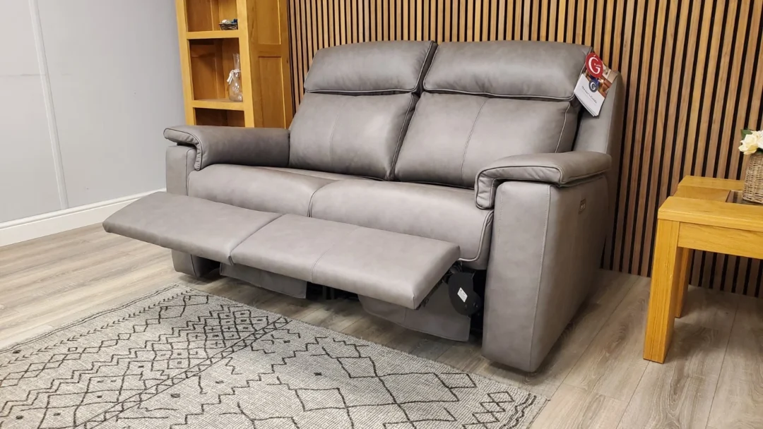 G PLAN 'ELLIS' 2 SEATER LEATHER SOFA WITH TRIPLE POWER RECLINERS - Image 5