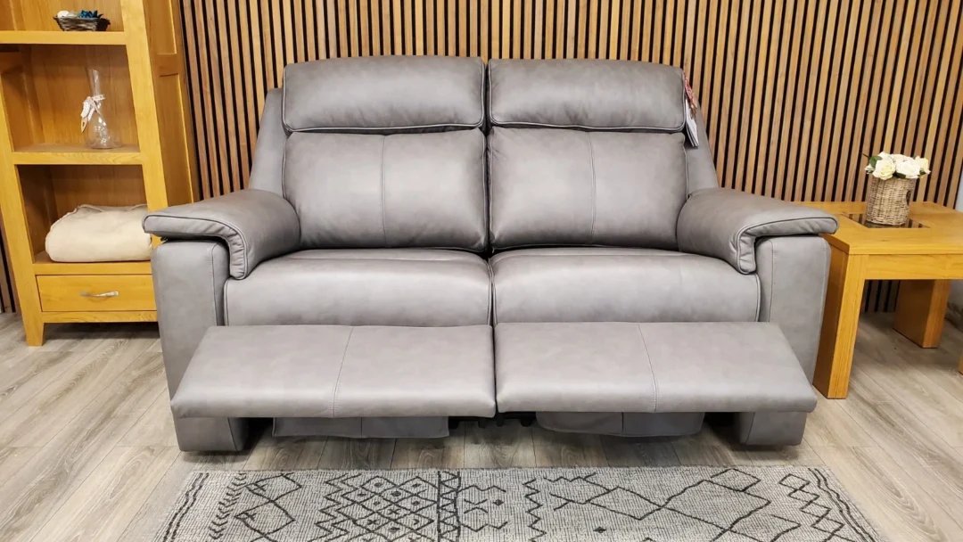G PLAN 'ELLIS' 2 SEATER LEATHER SOFA WITH TRIPLE POWER RECLINERS - Image 6