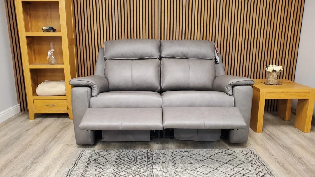 G PLAN 'ELLIS' 2 SEATER LEATHER SOFA WITH TRIPLE POWER RECLINERS - Image 7
