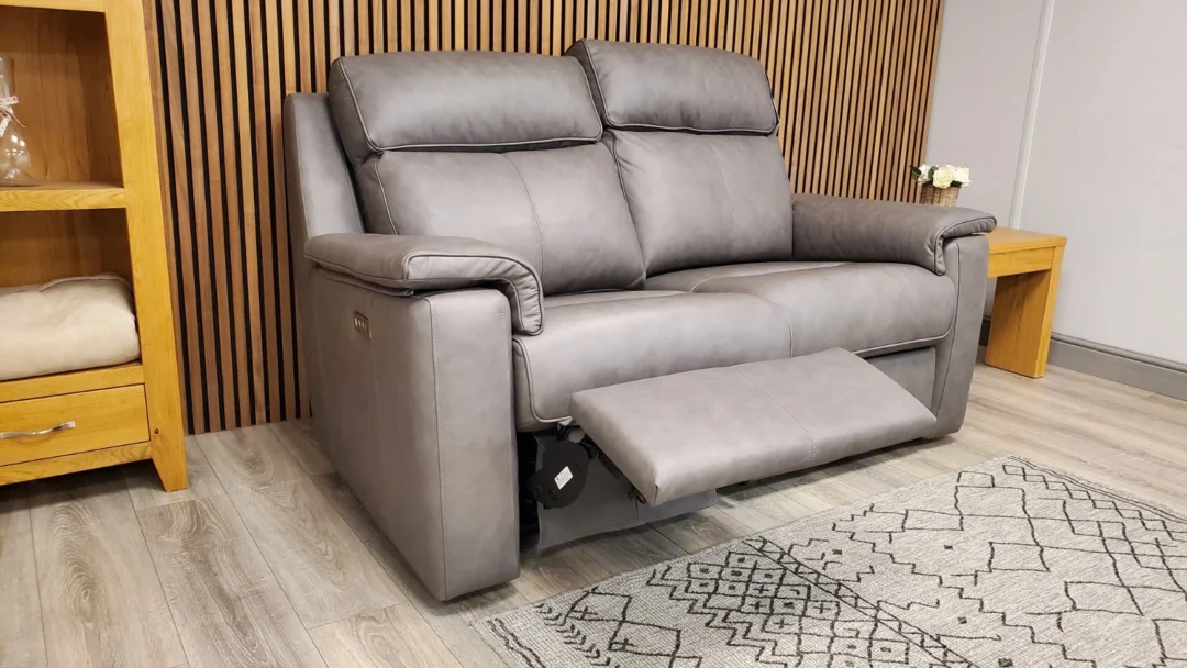 G PLAN 'ELLIS' 2 SEATER LEATHER SOFA WITH TRIPLE POWER RECLINERS - Image 8