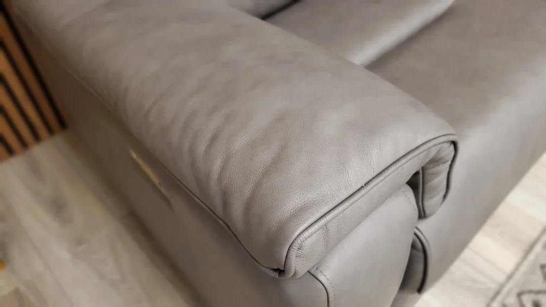 G PLAN 'ELLIS' 2 SEATER LEATHER SOFA WITH TRIPLE POWER RECLINERS - Image 14