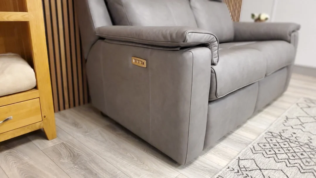 G PLAN 'ELLIS' 2 SEATER LEATHER SOFA WITH TRIPLE POWER RECLINERS - Image 15