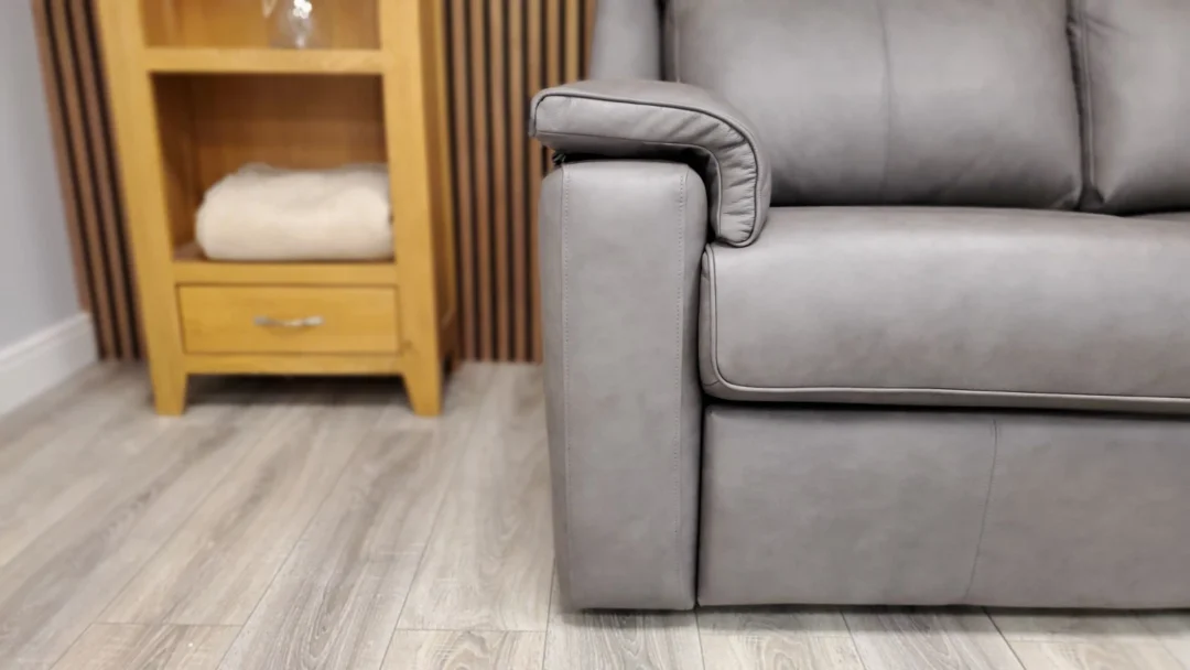 G PLAN 'ELLIS' 2 SEATER LEATHER SOFA WITH TRIPLE POWER RECLINERS - Image 16