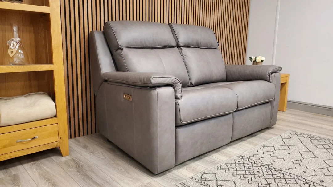 G PLAN 'ELLIS' 2 SEATER LEATHER SOFA WITH TRIPLE POWER RECLINERS - Image 17