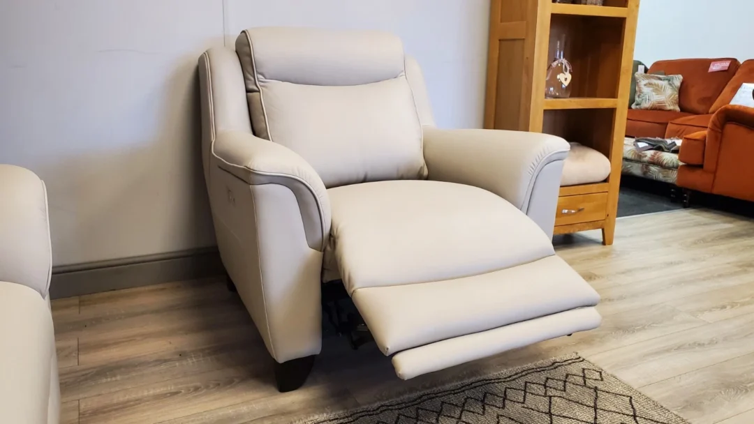 PARKER KNOLL MANHATTAN 3 SEATER SOFA, CHAIR & POWER RECLINING CHAIR IN COMO DOVE - Image 14