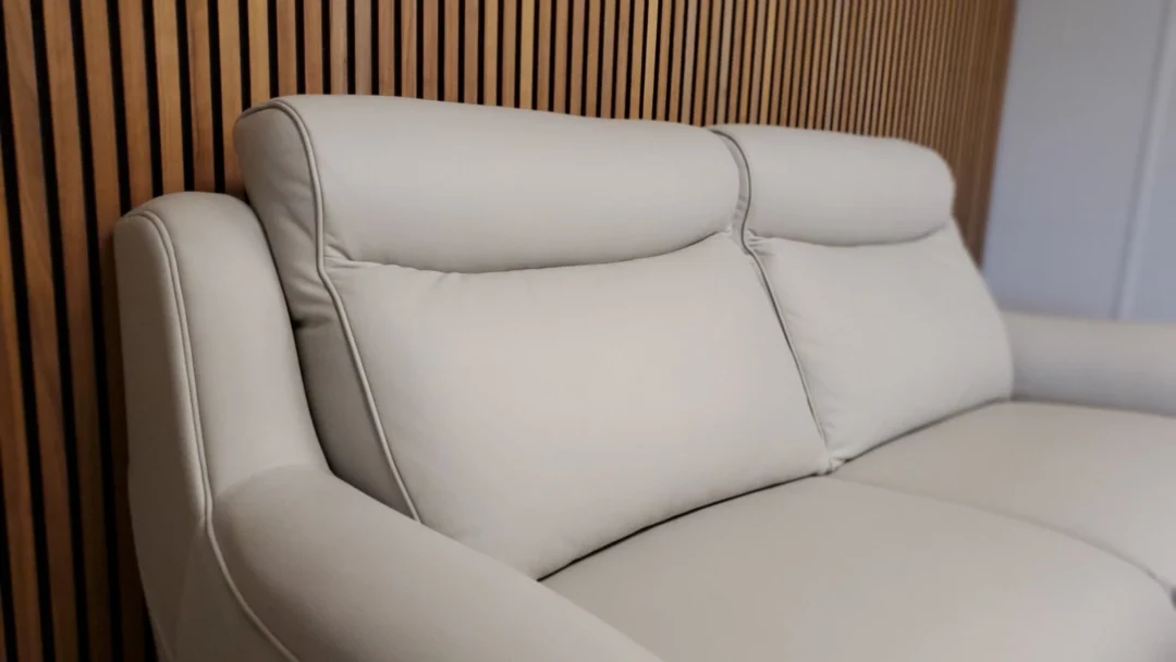 PARKER KNOLL MANHATTAN 3 SEATER SOFA, CHAIR & POWER RECLINING CHAIR IN COMO DOVE - Image 18