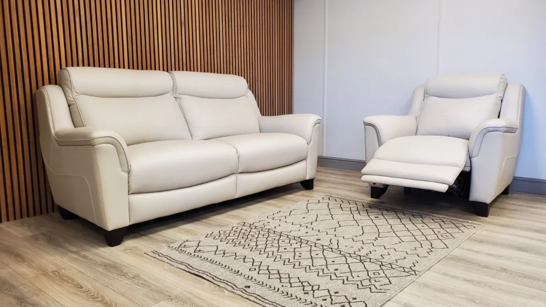 PARKER KNOLL MANHATTAN 3 SEATER SOFA, CHAIR & POWER RECLINING CHAIR IN COMO DOVE - Image 5