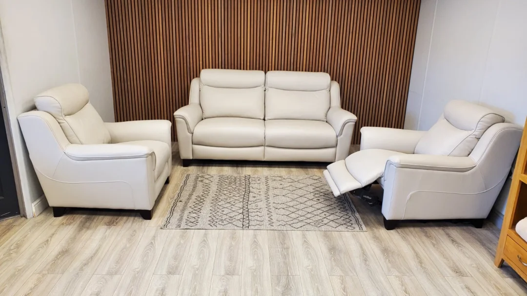 PARKER KNOLL MANHATTAN 3 SEATER SOFA, CHAIR & POWER RECLINING CHAIR IN COMO DOVE - Image 8