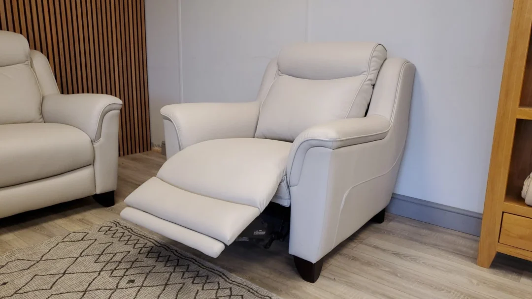 PARKER KNOLL MANHATTAN 3 SEATER SOFA, CHAIR & POWER RECLINING CHAIR IN COMO DOVE - Image 9