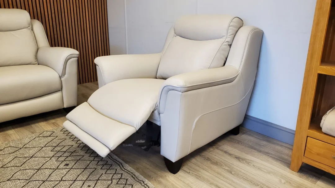 PARKER KNOLL MANHATTAN 3 SEATER SOFA, CHAIR & POWER RECLINING CHAIR IN COMO DOVE - Image 12