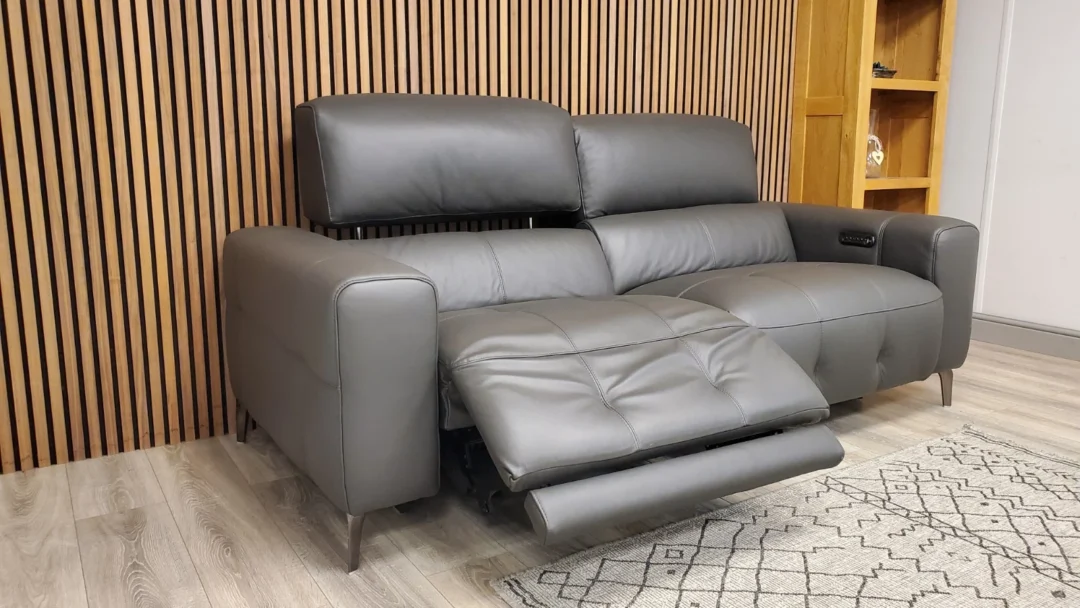 FURNITURE VILLAGE NEW YORK 3 SEATER LEATHER SOFA WITH POWER RECLINER & HEADRESTS - Image 16
