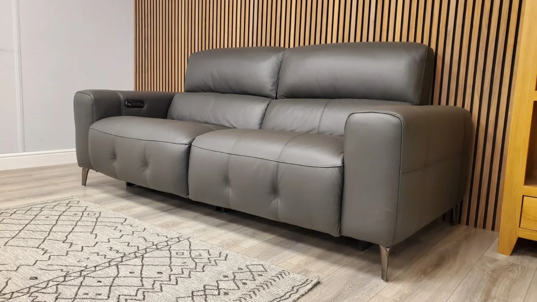 FURNITURE VILLAGE NEW YORK 3 SEATER LEATHER SOFA WITH POWER RECLINER & HEADRESTS - Image 18