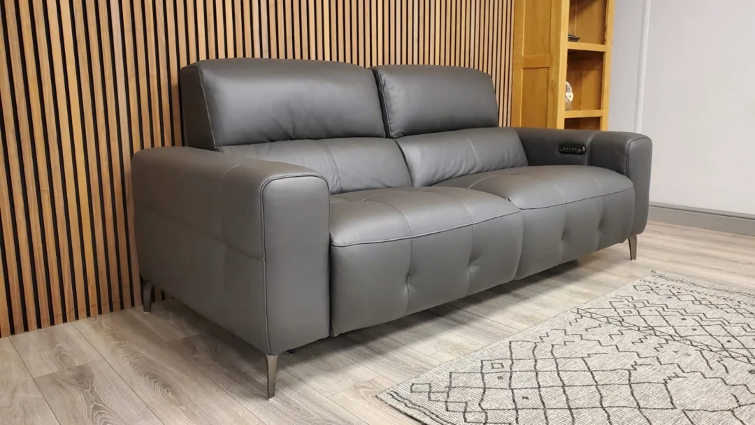 FURNITURE VILLAGE NEW YORK 3 SEATER LEATHER SOFA WITH POWER RECLINER & HEADRESTS - Image 9