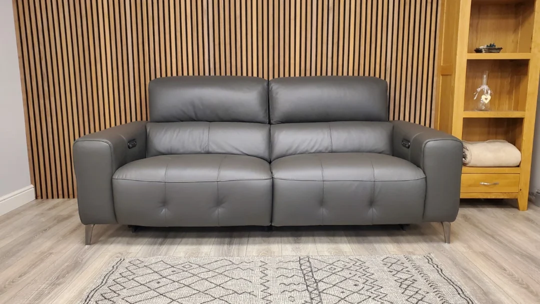 FURNITURE VILLAGE NEW YORK 3 SEATER LEATHER SOFA WITH POWER RECLINER & HEADRESTS - Image 13
