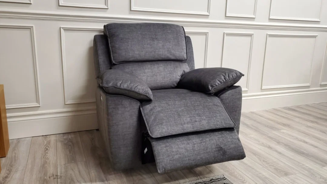 OAK FURNITURELAND 'GOODWOOD' 2 SEATER SOFA & TWO CHAIRS ALL WITH POWER RECLINERS - Image 19