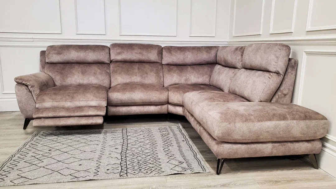 FURNITURE VILLAGE 'CONTEMPO' CHAISE CORNER SOFA WITH POWER RECLINERS - Image 9