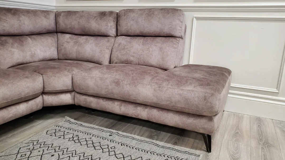 FURNITURE VILLAGE 'CONTEMPO' CHAISE CORNER SOFA WITH POWER RECLINERS - Image 10