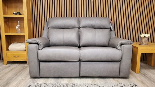 G PLAN 'ELLIS' 2 SEATER LEATHER SOFA WITH TRIPLE POWER RECLINERS