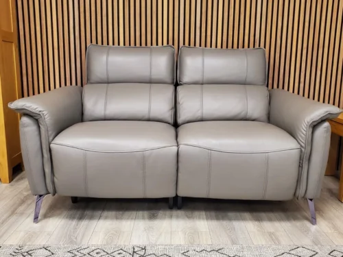 FURNITURE VILLAGE 'JUDE' 2 SEATER LEATHER SOFA WITH POWER RECLINERS & HEADRESTS!