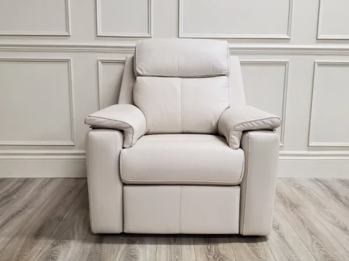 G PLAN 'ELLIS' LEATHER ARMCHAIR WITH POWER RECLINERS, HEADRESTS & LUMBAR SUPPORT